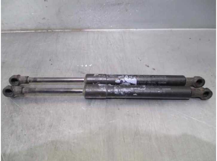 Replacement trunk / tailgate shock absorbers for Volvo S60 Berlina 2.3 20v turbo cat OEM IAM reference 8652462 9589NS 