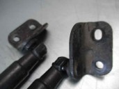 Recambio de amortiguadores capo para kia sorento 2.4 16v cat referencia OEM IAM 811813E001  