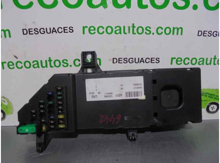 Recambio de caja reles / fusibles para opel signum 2.2 16v cat (z 22 yh / lch) referencia OEM IAM 13120953 