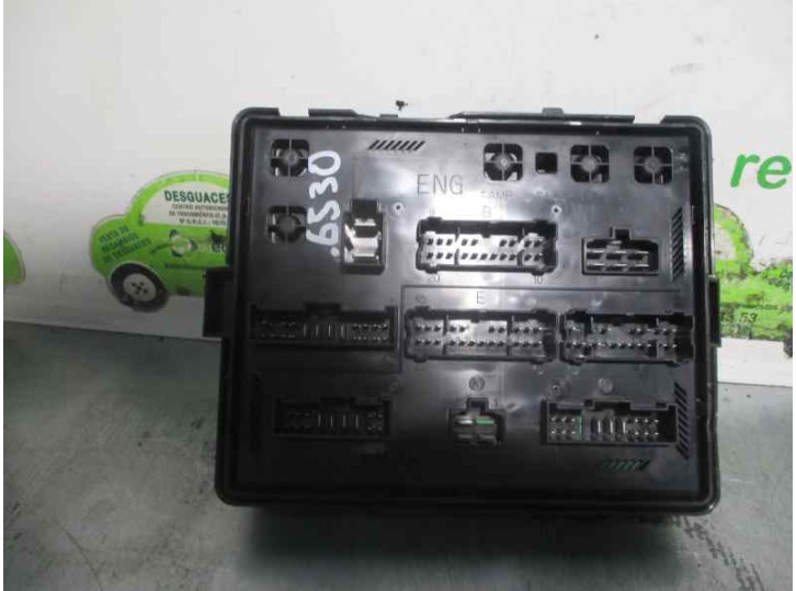 Recambio de caja reles / fusibles para ssangyong rexton 2.7 turbodiesel cat referencia OEM IAM 8212008B10  