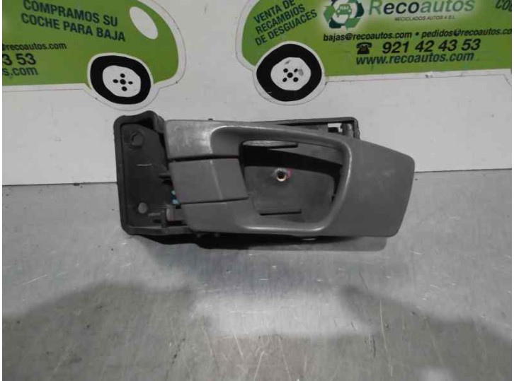 Recambio de maneta interior trasera izquierda para kia carens 2.0 crdi referencia OEM IAM   