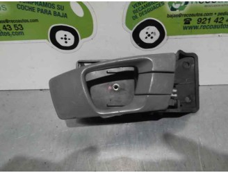 Replacement right front interior door handle for Kia Carens 2.0 CRDi OEM IAM reference 
