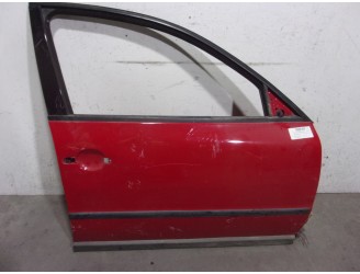 Recambio de puerta delantera derecha para volkswagen passat variant (3b5) 1.8 20v turbo referencia OEM IAM 3B4831052BF ROJA 5 PU