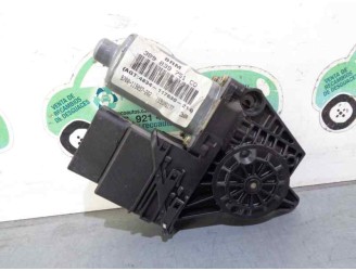 Recambio de motor elevalunas trasero izquierdo para volkswagen passat variant (3b5) 1.8 20v turbo referencia OEM IAM 3B9839751 1