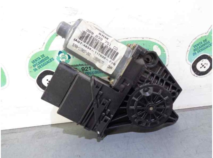 Replacement rear left window regulator motor for Volkswagen Passat Variant (3B5) 1.8 20V Turbo OEM IAM reference 3B9839751 1