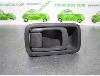 Replacement front right interior door handle for Nissan Serena (C23M) 2.3 diesel OEM IAM reference 806709C001 