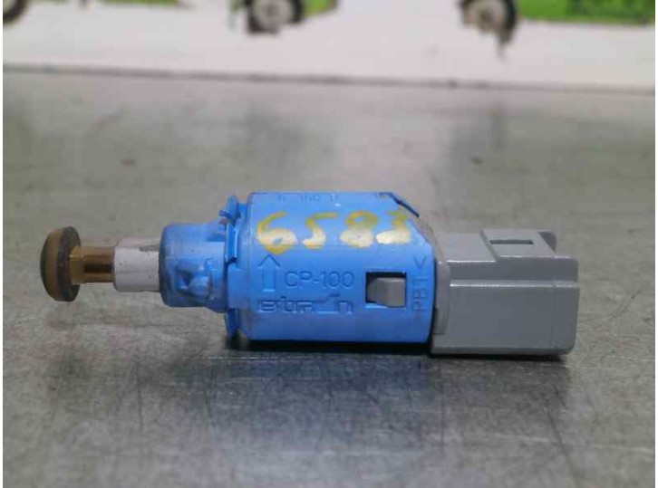 Recambio de interruptor para renault scenic ii dci diesel referencia OEM IAM 8200168239B 