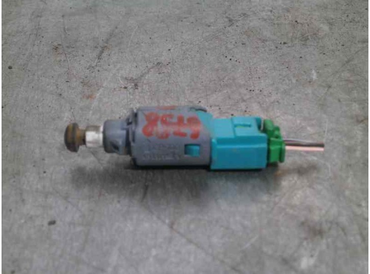 Recambio de interruptor para renault scenic ii 1.6 16v referencia OEM IAM 8200168240B 