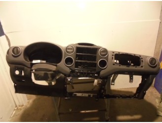 Recambio de salpicadero para peugeot partner kombi access referencia OEM IAM  NEGRO 