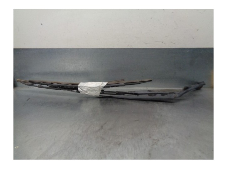 Recambio de brazo limpia delantero derecho para hyundai xg 3.5 v6 cat referencia OEM IAM 983103D010  