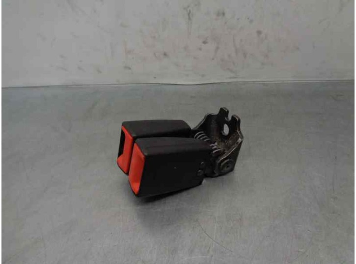 Recambio de enganche cinturon para ford focus lim. (cb8) 1.6 tdci cat referencia OEM IAM BM51613K21BB 