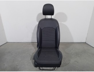 Recambio de asiento delantero derecho para kia xceed 1.4 tgdi cat referencia OEM IAM 4813967 CUERO NEGRO Y TELA CON CUADRO GRIS 