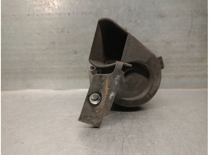 Recambio de claxon para porsche cayenne (92a) 3.0 diesel referencia OEM IAM 7P5951184 7P5951184 6033FB2641