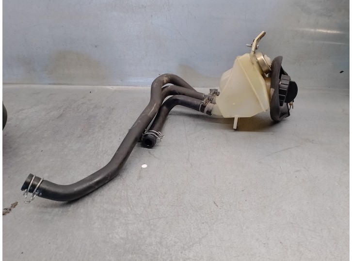 Recambio de deposito liquido frenos para nissan trade 3.0 diesel referencia OEM IAM 2676047003  