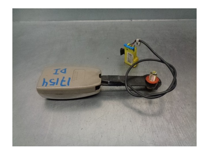 Recambio de enganche cinturon para hyundai xg 3.5 v6 cat referencia OEM IAM 888303D000 3 PINES DEL IZ.