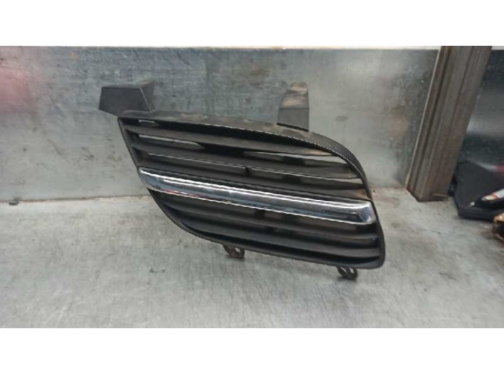 Recambio de rejilla paragolpes delantero para opel corsa c 1.0 12v cat (z 10 xep / lj4) referencia OEM IAM 62322BM400 