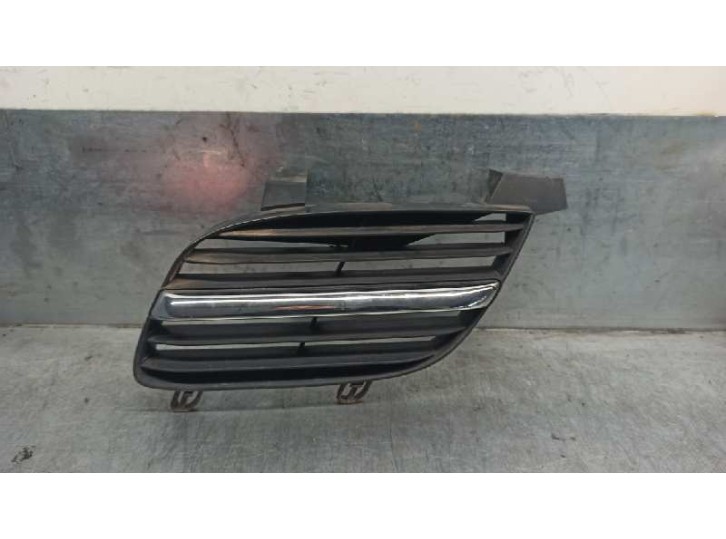 Recambio de rejilla delantera para opel corsa c 1.0 12v cat (z 10 xep / lj4) referencia OEM IAM 62332BM400 