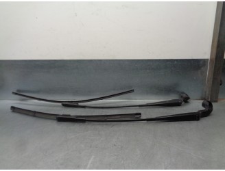 Recambio de brazo limpia delantero derecho para smart coupe referencia OEM IAM A4538202600  