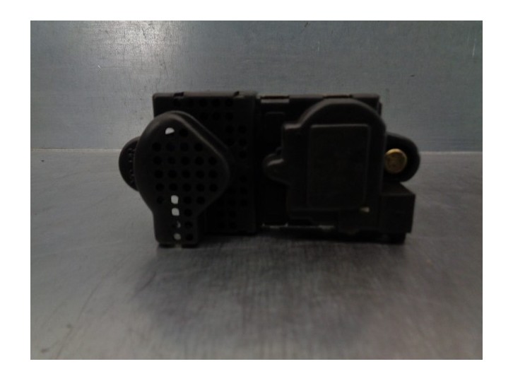 Recambio de motor cierre centralizado trasero derecho para hyundai xg 3.5 v6 cat referencia OEM IAM 9575639000 