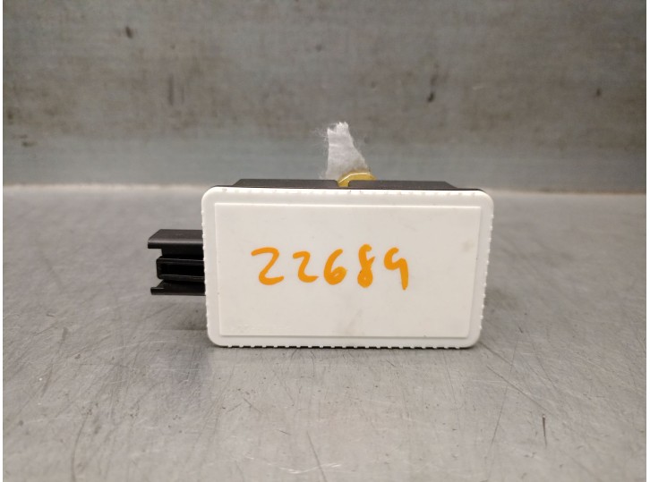 Replacement central locking control unit for Volvo V40 Hatchback (525) D2 OEM IAM reference 31419137 S180036003 CONTINENTAL