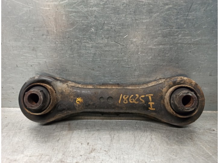 Recambio de brazo suspension inferior trasero izquierdo para mitsubishi lancer berlina (cy0) inform referencia OEM IAM 4117A007 