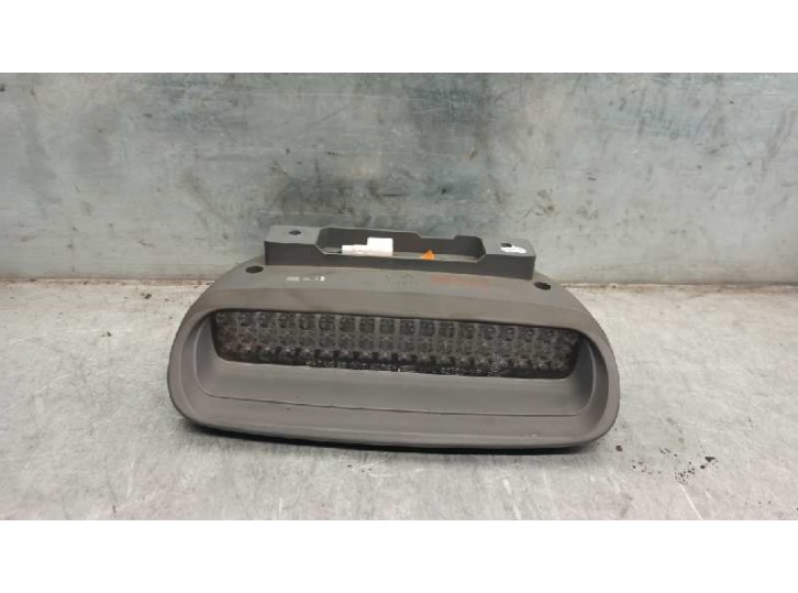 Replacement center brake light for Hyundai Santa Fe (SM) 2.0 CRDi CAT OEM IAM reference 92750260 