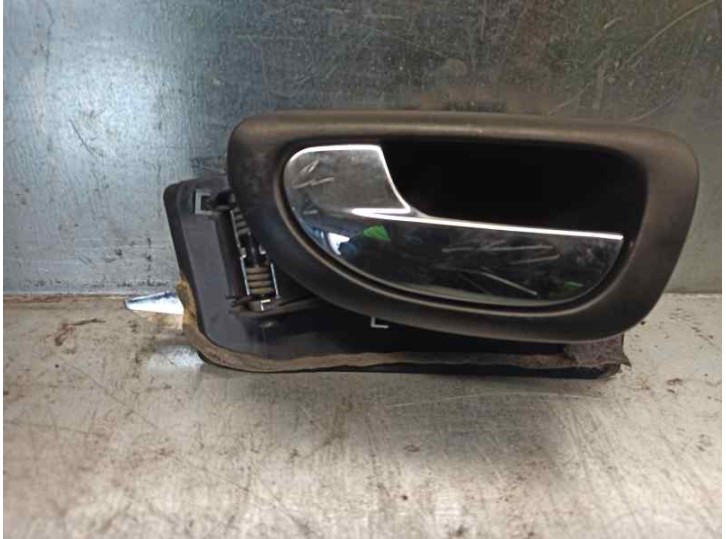 Recambio de maneta interior delantera izquierda para peugeot 307 (s1) 1.6 16v cat referencia OEM IAM 9634768677  