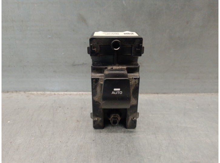 Recambio de mando elevalunas delantero derecho para hyundai ioniq referencia OEM IAM 93575G2060  