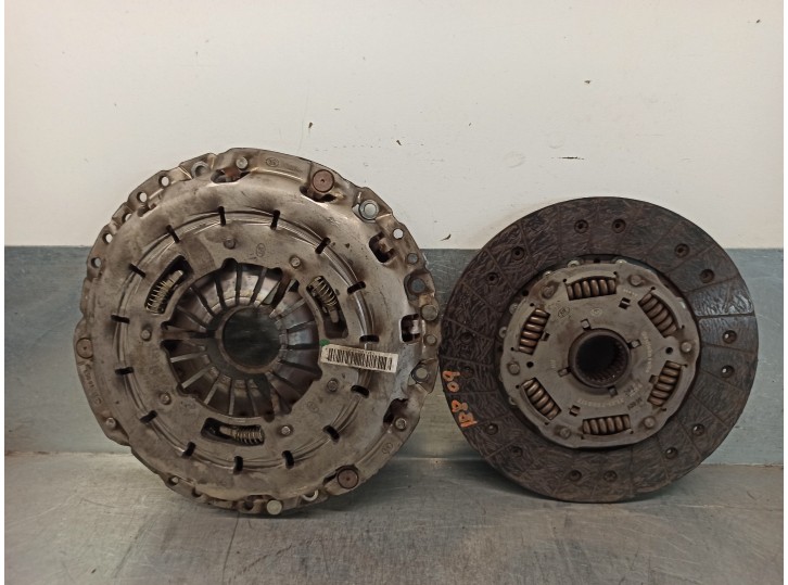 Replacement clutch kit for BMW 5 Series sedan (F10) 3.0 turbodiesel OEM IAM reference 21217545068 
