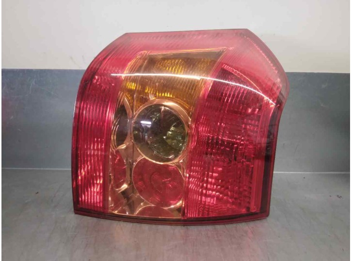 Recambio de piloto trasero derecho para toyota corolla (e12) 1.6 linea luna berlina referencia OEM IAM 8155102301 5 PUERTAS