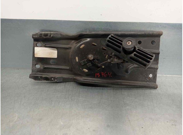 Replacement spare wheel tool kit for Chrysler Voyager (RG) 2.5 CRD Executive OEM IAM reference P04860958AA 