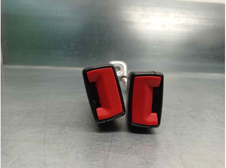 Recambio de enganche cinturon para volkswagen polo (6r1) 1.6 tdi referencia OEM IAM 6R0857739 TRA IZQ 5 PUERTAS