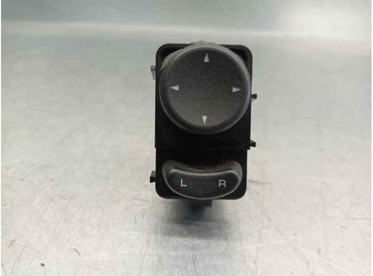 Replacement mirror control switch for Chrysler Voyager (RG) 2.5 CRD Executive OEM IAM reference 212265103 
