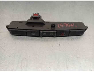 Replacement hazard warning switch for Chrysler Voyager (RG) 2.5 CRD Executive OEM IAM reference 04685925AA 