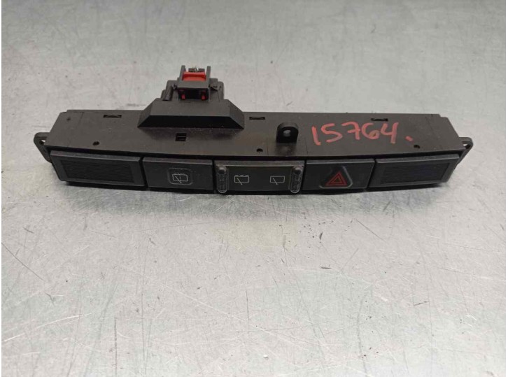 Replacement hazard warning switch for Chrysler Voyager (RG) 2.5 CRD Executive OEM IAM reference 04685925AA 