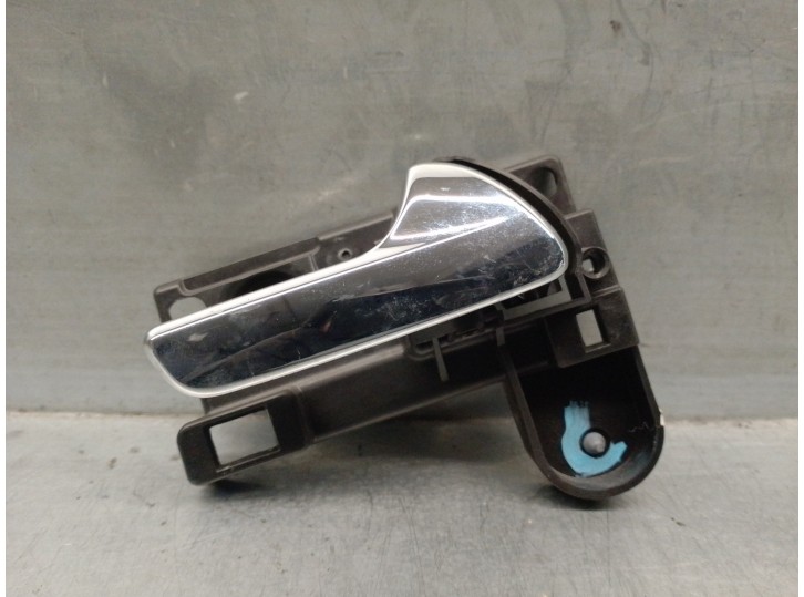 Replacement front right interior door handle for Fiat Freemont (345) 2.0 16V Multijet CAT OEM IAM reference K68103386AA 5 DO
