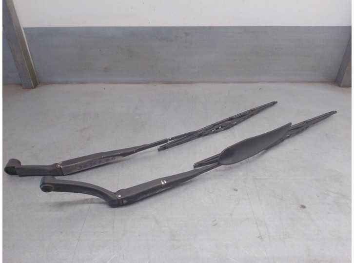 Recambio de brazo limpia delantero derecho para hyundai elantra (xd) 2.0 crdi cat referencia OEM IAM F9618KWB G9617KWB 