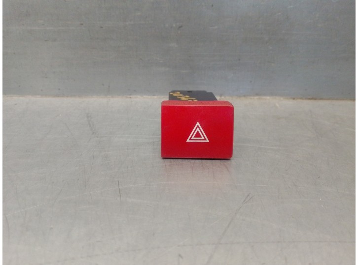 Replacement hazard warning switch for Hyundai Elantra (XD) 2.0 CRDi CAT OEM IAM reference 937902D000 