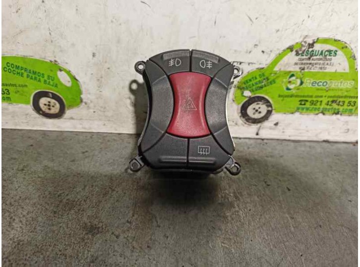 Replacement hazard warning switch for Fiat Doblo Cargo (223) 1.9 JTD CAT OEM IAM reference 7353727040E 