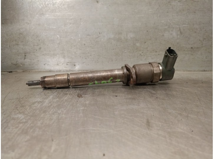 Recambio de inyector para volvo s60 i (384) d5 referencia OEM IAM 8658352 8603595 0445110078 BOSCH