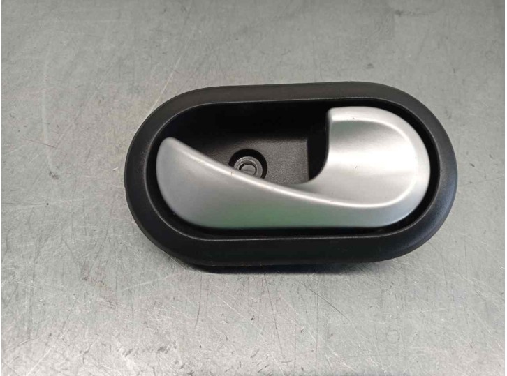 Recambio de maneta interior trasera derecha para dacia sandero ambiance referencia OEM IAM 8200733847  5 PUERTAS