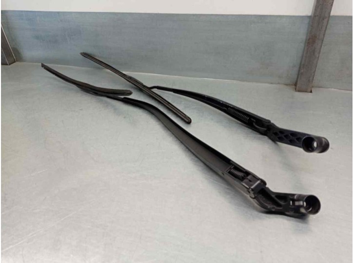 Recambio de brazo limpia delantero derecho para mazda cx-5 2.0 cat referencia OEM IAM KD5167321A KD5367321 