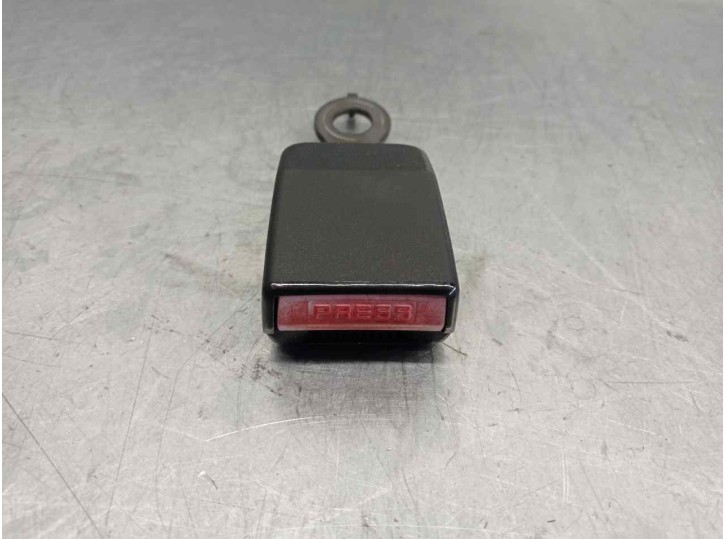 Recambio de enganche cinturon delantero izquierdo para dacia sandero ambiance referencia OEM IAM 0865655 DEL DER 5 PUERTAS