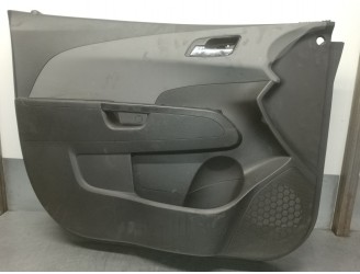 Recambio de guarnecido puerta delantera izquierda para chevrolet aveo 1.3 diesel cat referencia OEM IAM 95941183 