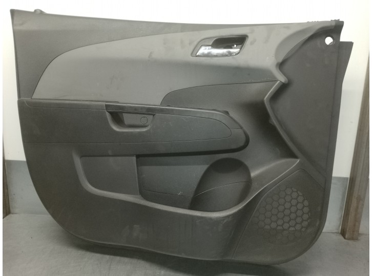 Recambio de guarnecido puerta delantera izquierda para chevrolet aveo 1.3 diesel cat referencia OEM IAM 95941183 