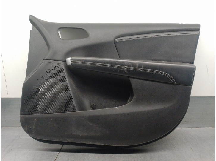 Replacement front right door trim panel for Fiat Freemont (345) 2.0 16V Multijet CAT OEM IAM reference K1QF241XBAE 5 