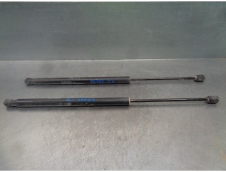 Replacement boot / tailgate struts for Hyundai Tucson (JM) 2.0 CRDi Comfort (4WD) OEM IAM reference 817712E000 