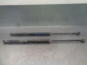 Replacement boot / tailgate struts for Hyundai Tucson (JM) 2.0 CRDi Comfort (4WD) OEM IAM reference 817712E000 
