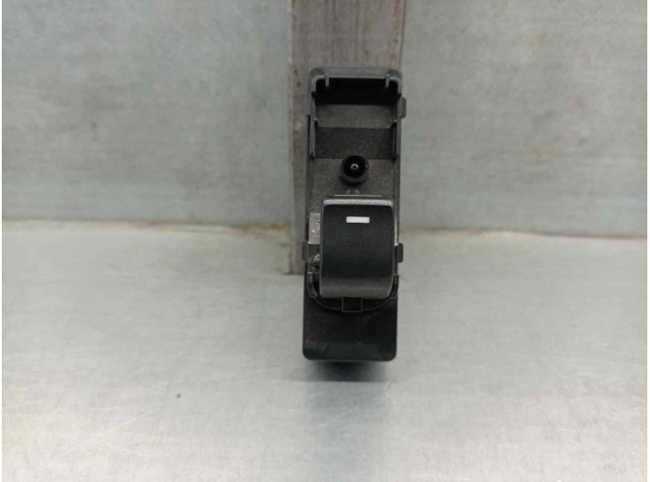 Replacement rear right window switch for Mazda CX-5 2.0 cat OEM IAM reference KA1H66380 