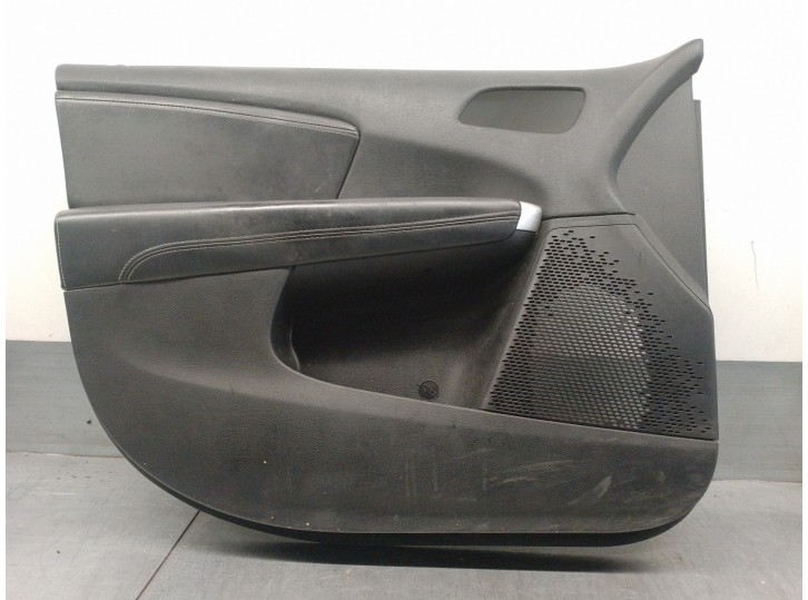 Replacement front left door panel for Fiat Freemont (345) 2.0 16V Multijet CAT OEM IAM reference K1QF251XBAE 